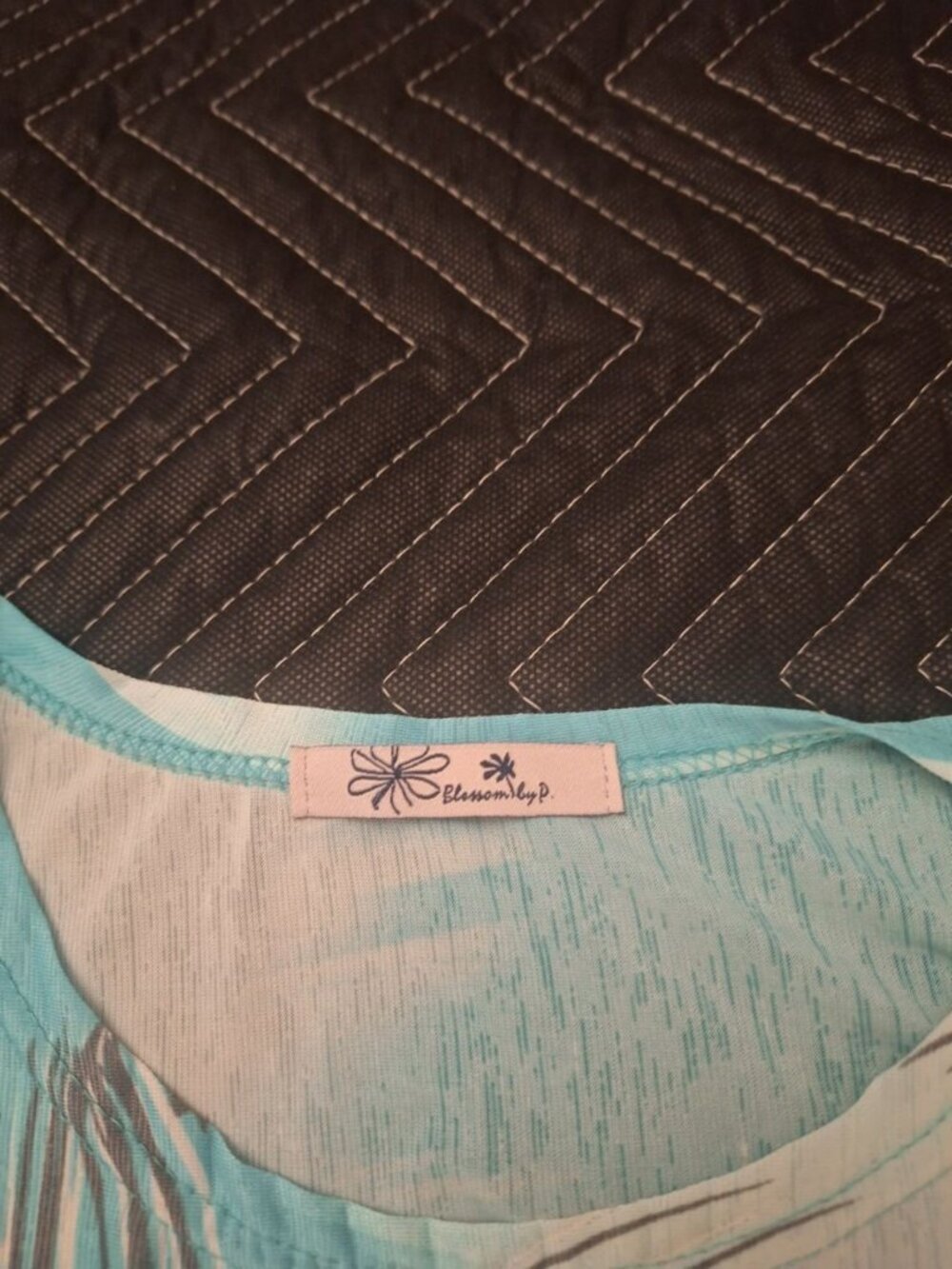 Blossom By P Women’s 2XL Rhinestone Graphic Top Blue Polka Dot Short Sleeve Shir - Picture 3 of 4